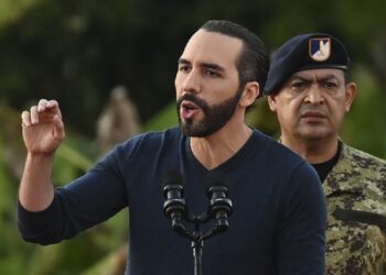 Nayib Bukele se le burla y humilla a Gustavo Petro por su reacción ante el triunfo de Javier Milei en Argentina