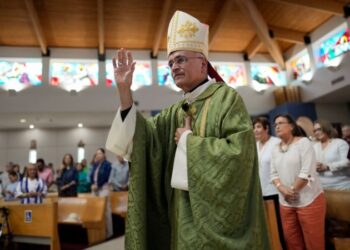 El clero exiliado de Nicaragua y sus fieles en Miami siguen la lucha por los DDHH en las misas