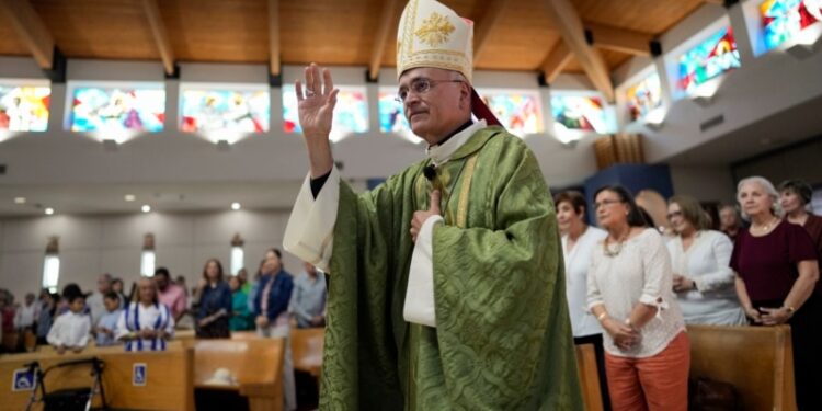 El clero exiliado de Nicaragua y sus fieles en Miami siguen la lucha por los DDHH en las misas