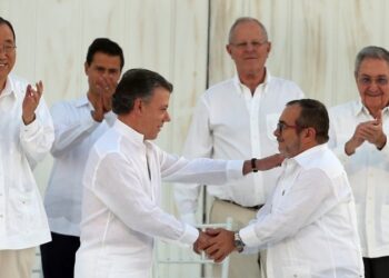 Santos pide a Petro que su proyecto de paz no opaque el acuerdo firmado hace siete años con las FARC