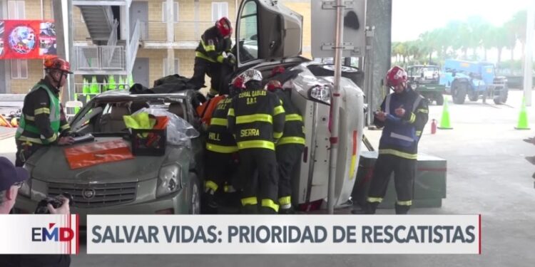 Bomberos compiten en EEUU por optimizar el rescate en accidentes viales