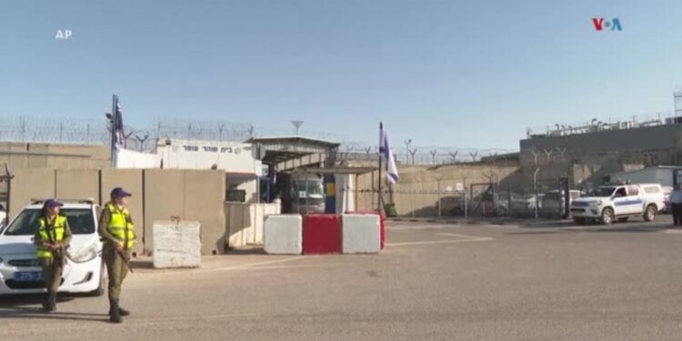 Gaza e Israel esperan durante el primer día de tregua la liberación de cientos de detenidos