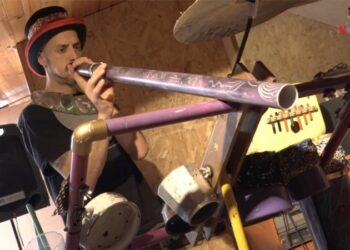 Los ‘Latin Latas’, el grupo que genera “conciencia ambiental” con instrumentos reciclados  