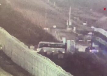 Primeros rehenes y prisioneros liberados en medio de la tregua entre Israel-Hámas