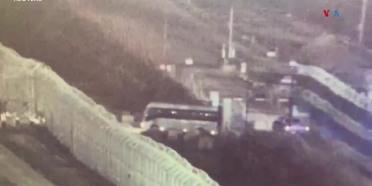 Primeros rehenes y prisioneros liberados en medio de la tregua entre Israel-Hámas