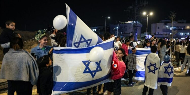 Hamás libera a otros 17 rehenes, entre ellos niña estadounidense de 4 años