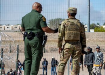 Grandes cantidades de migrantes siguen llegando a la frontera EEUU – México.