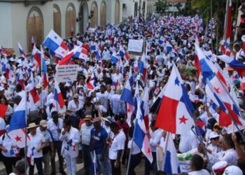 Universitarios panameños marchan exigiendo la inconstitucionalidad del contrato minero