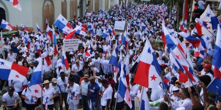 Universitarios panameños marchan exigiendo la inconstitucionalidad del contrato minero