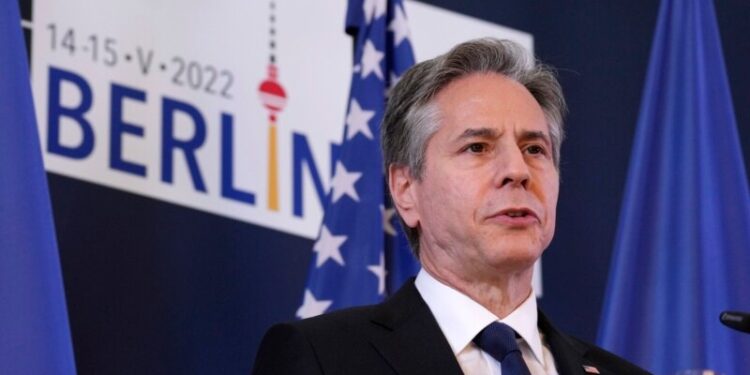 Blinken torna su atención a Ucrania y los Balcanes