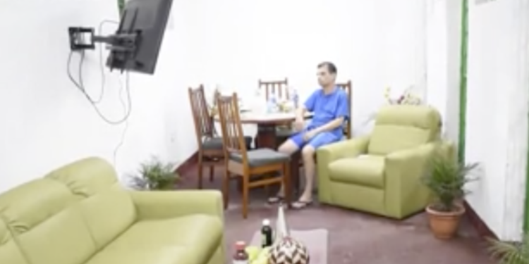 Gobierno de Nicaragua muestra en TV oficial a obispo preso para que se vean sus «condiciones de reclusión»