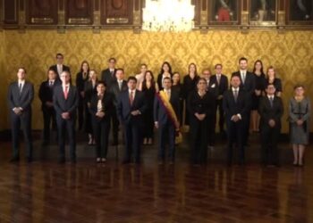 Gobierno ecuatoriano propone reforma tributaria para enfrentar crisis económica