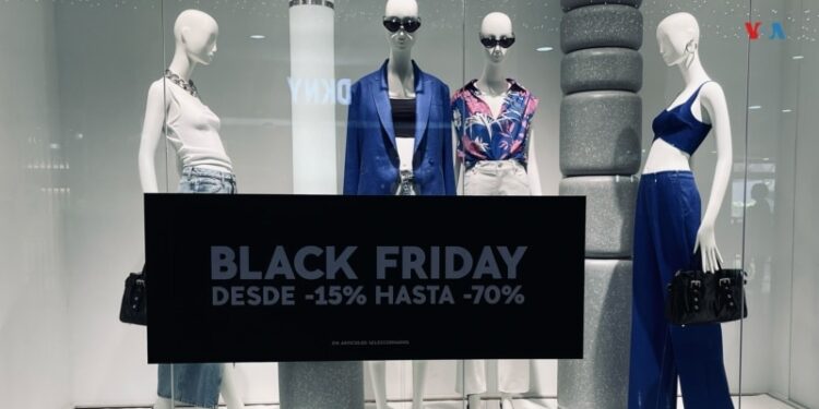 Con poca afluencia, pese a las ofertas, los venezolanos celebraron su propio Black Friday