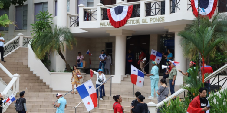 Minera canadiense hace pago de 563 millones de dólares a Panamá