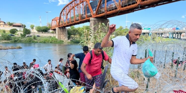 ACNUR advierte que las cifras de desplazados y migrantes exige una solución de amplia cooperación