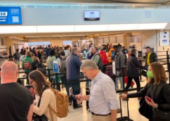 Mal clima y turbulencias severas retrasan miles de vuelos en EEUU en la víspera del Día de Acción de Gracias