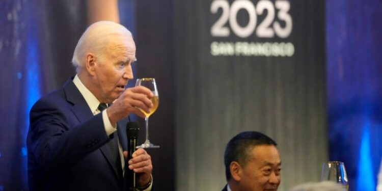 Biden firma proyecto de ley de gasto temporal que evita cierre del gobierno