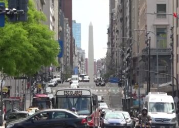 Argentina recibe a Milei entre esperanzas, dudas y preocupaciones