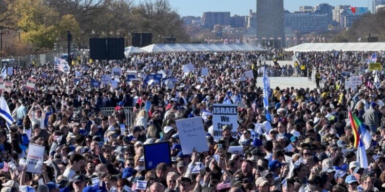 Autoridades de California arrestaron a un sospechoso de la muerte de un manifestante.