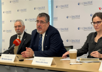 Una misión de alto nivel de EEUU reitera en visita a Guatemala el apoyo a la democracia