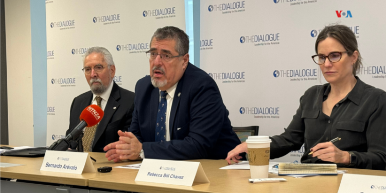 Una misión de alto nivel de EEUU reitera en visita a Guatemala el apoyo a la democracia