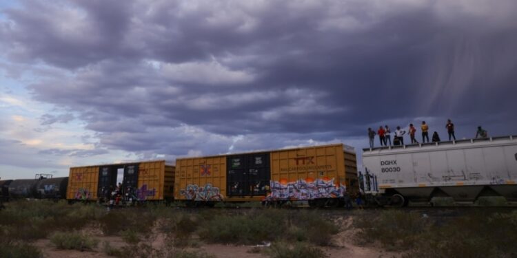 Gobierno México publica decreto que antepone servicio de trenes de pasajeros al de carga