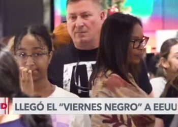 Millones de compradores atestan tiendas en EEUU durante el Viernes Negro