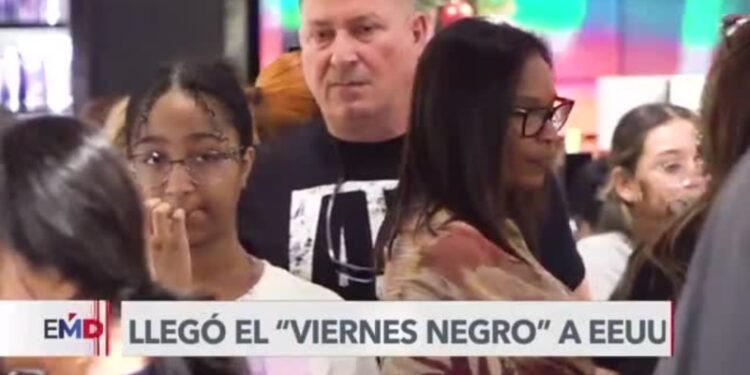 Millones de compradores atestan tiendas en EEUU durante el Viernes Negro