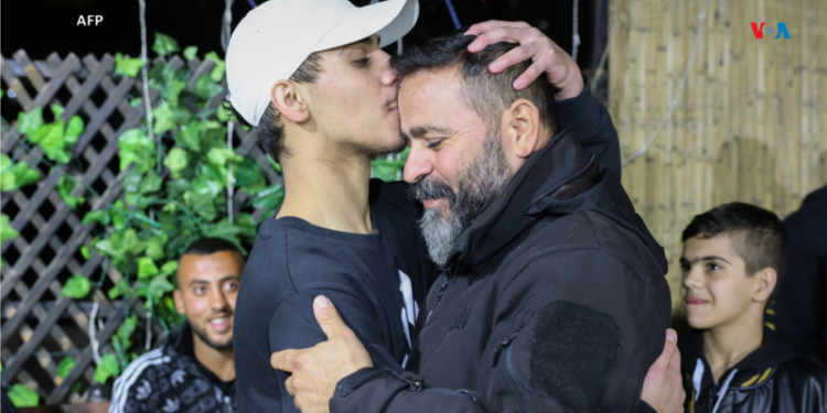 En Fotos | Hamás liberó el domingo a otros 17 rehenes retenidos en Gaza