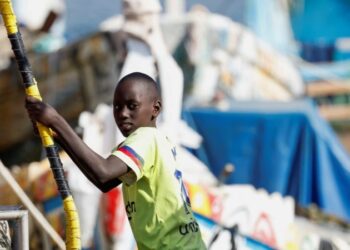 Niños refugiados “mal clasificados” en medio de una oleada de inmigrantes de África a España