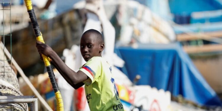 Niños refugiados “mal clasificados” en medio de una oleada de inmigrantes de África a España