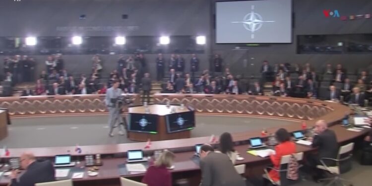 Líderes de la OTAN presionan a EEUU sobre ayuda a Ucrania