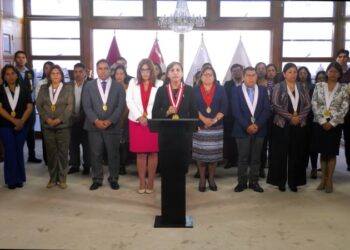 Fiscal de Perú anuncia denuncia constitucional contra Boluarte por muertes en protestas