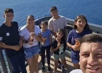 Tragedia en Arizona: niña murió aplastada por una puerta de metal que ayudaba a cerrar en su escuela