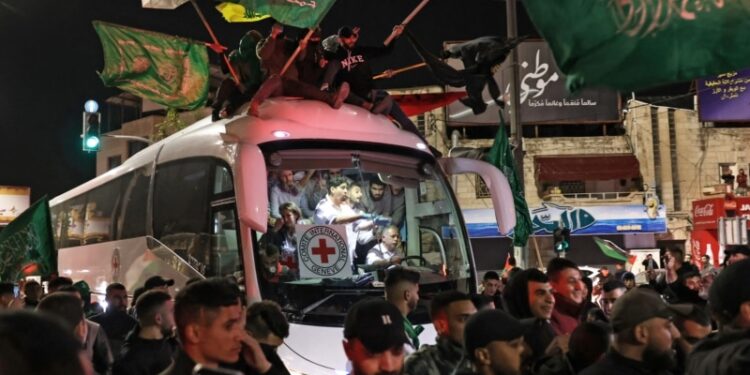 Israel y Hamás inician último día del alto el fuego en medio de presiones para extenderlo