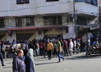 Colas kilométricas de más de tres horas en Gaza para ir al baño o conseguir gas de cocina