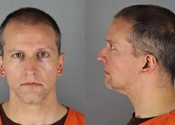 Apuñalan en la cárcel al policía condenado por matar a George Floyd