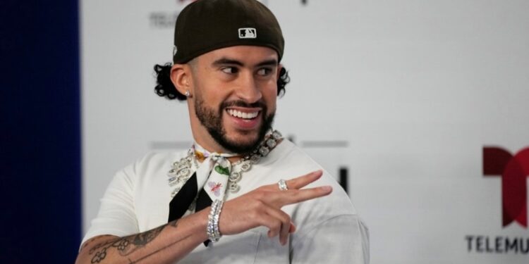 Bad Bunny cae del primer lugar en Spotify