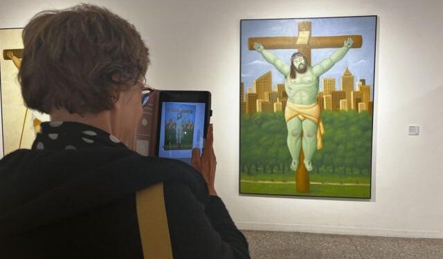 El “Vía Crucis” de Botero grita contra la indiferencia del mundo desde Italia