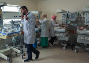 Reportan fuertes combates alrededor de un hospital de Gaza