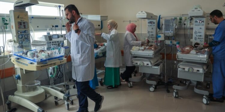 Reportan fuertes combates alrededor de un hospital de Gaza