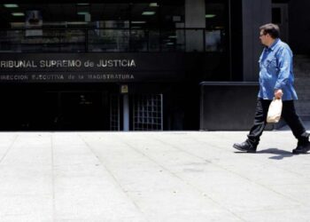 VIDEO: Jumanji en el TSJ de Chacao… animales exóticos sueltos en su estacionamiento y el increíble motivo de su cautiverio