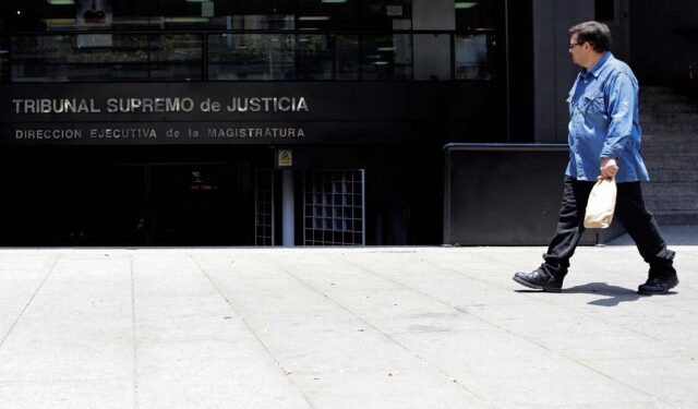 VIDEO: Jumanji en el TSJ de Chacao… animales exóticos sueltos en su estacionamiento y el increíble motivo de su cautiverio