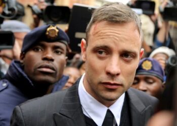 Oscar Pistorius obtiene la libertad condicional diez años después de matar a su novia