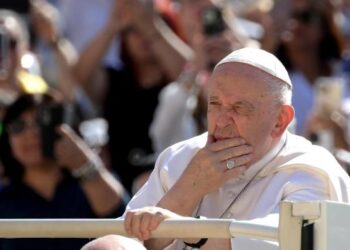 El papa Francisco sigue con inflamación pulmonar pero no tiene fiebre