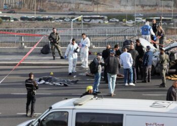 En VIDEO: El momento en el que dos terroristas disparan contra civiles en Jerusalén