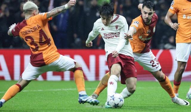 Manchester United quedó al borde de la eliminación tras empatar con el Galatasaray