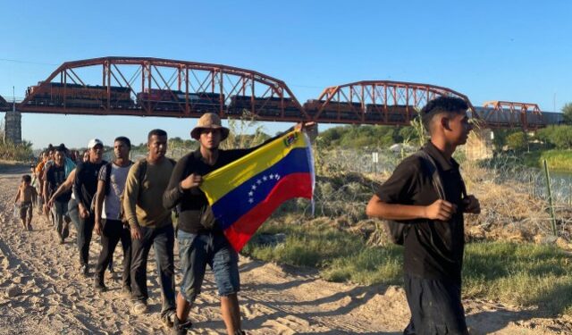 Cuatro vuelos y alrededor de 520 migrantes deportados desde EEUU a Venezuela