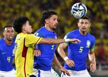 Brasil flaquea de nuevo antes de citarse con Messi