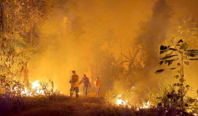 Bolivia suspende clases y vuelos por el humo ocasionado por incendios forestales